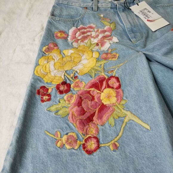 GUCCI Bermuda Denim Short Size 8 Soave Amore Wide Cut Embroidered NWT $1,980 - Picture 6 of 12